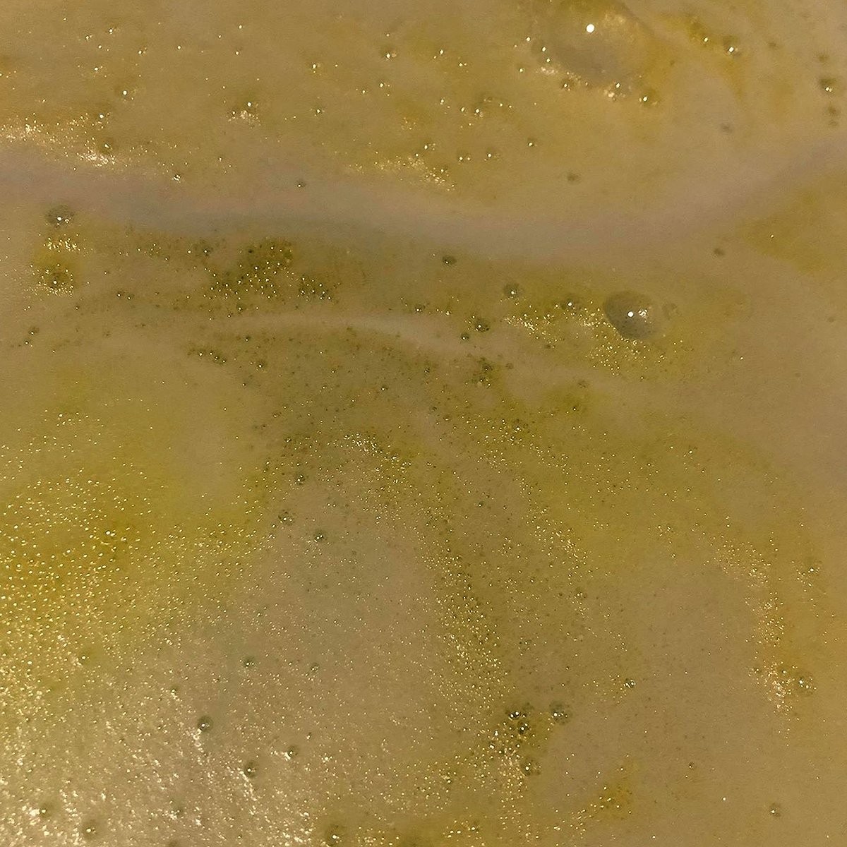 Lemon Fizz Bath Bomb 4oz Lather Up UK