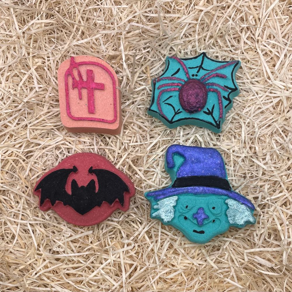 B. Small Halloween Set